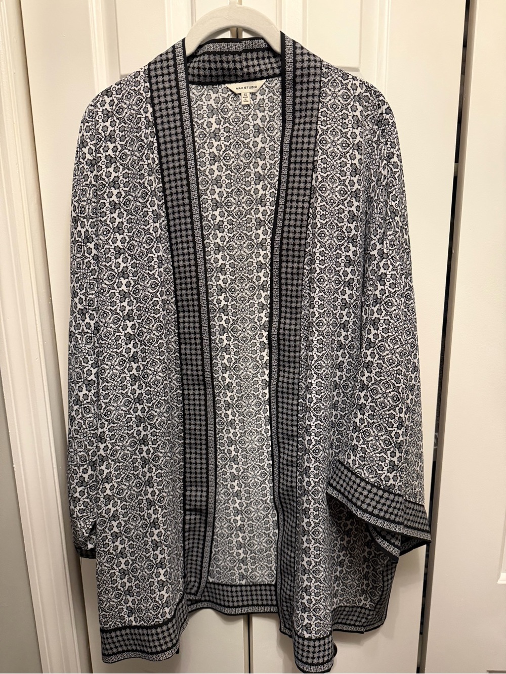 Lightweight Open Front Kimono Cardigan in Black & White